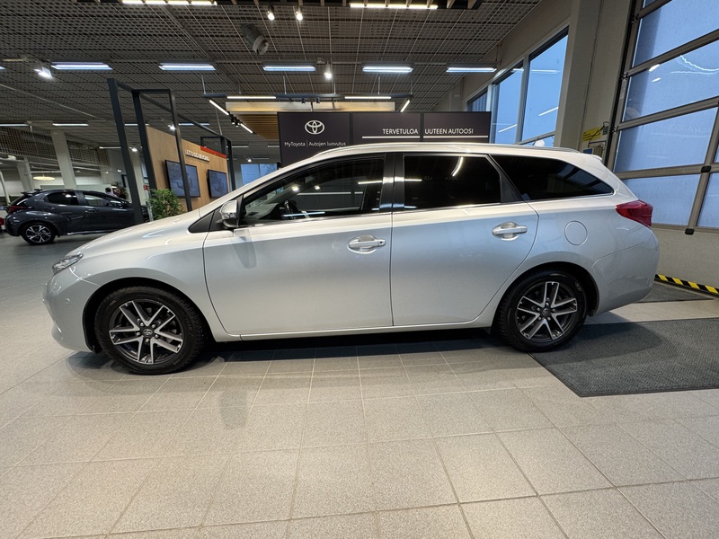 Toyota Auris vaihtoauto