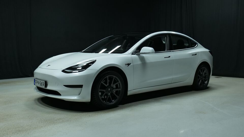 Tesla Model 3 vaihtoauto