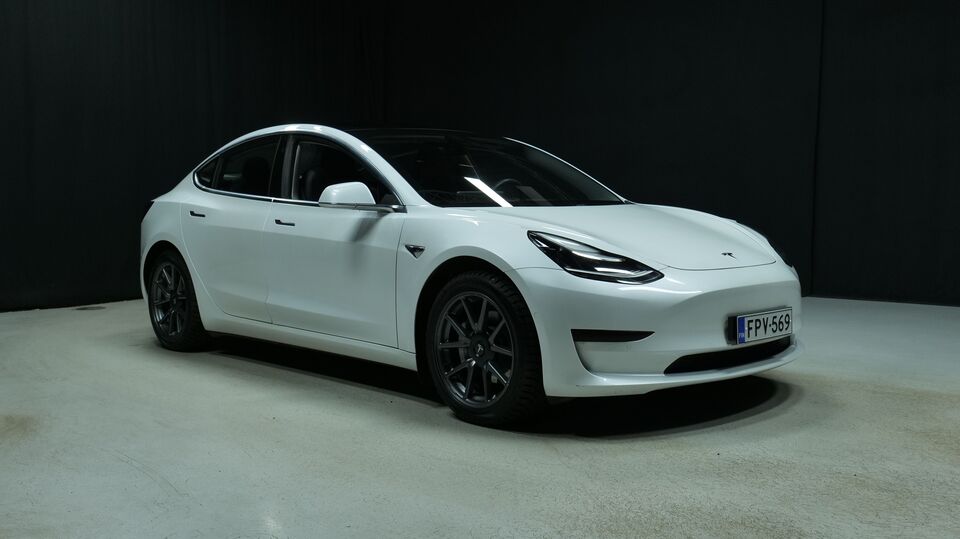 Tesla Model 3 vaihtoauto