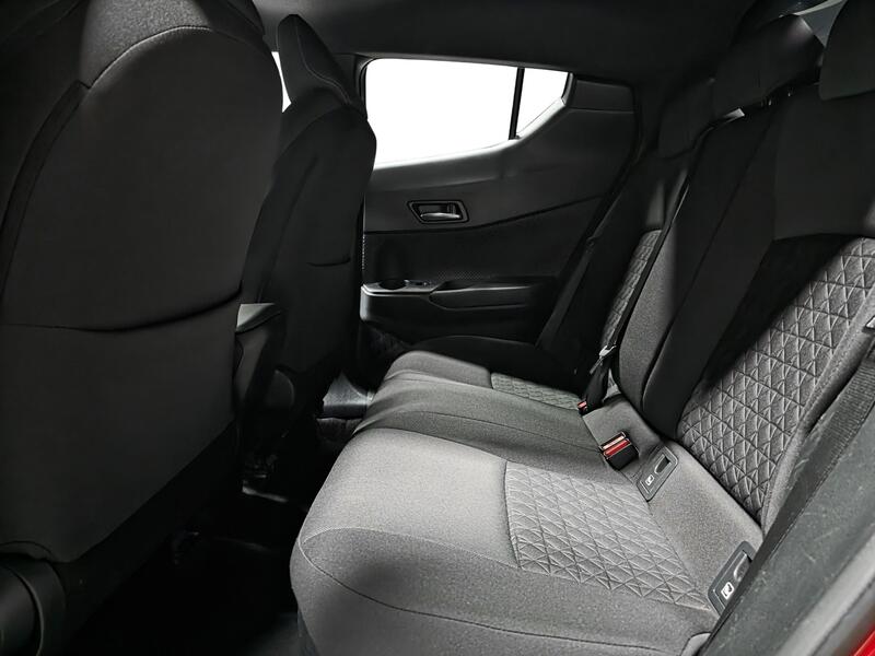 Toyota C-HR vaihtoauto