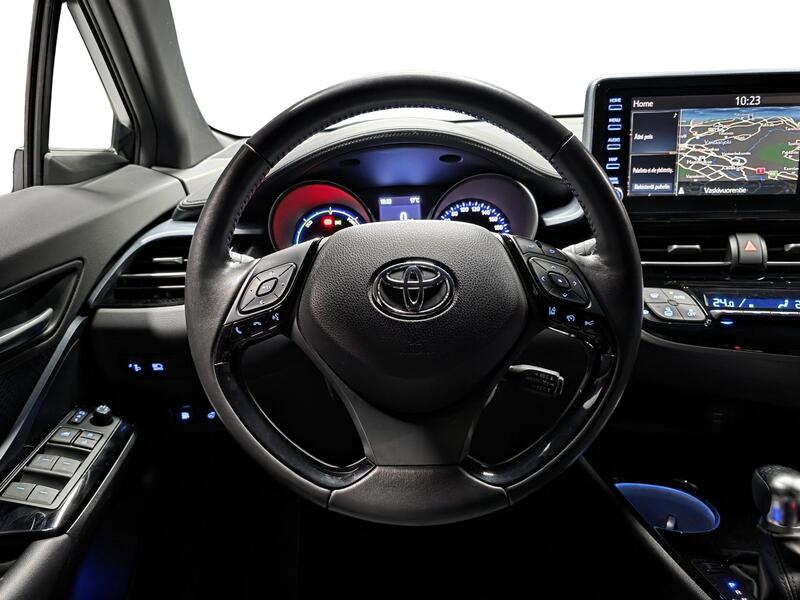 Toyota C-HR vaihtoauto