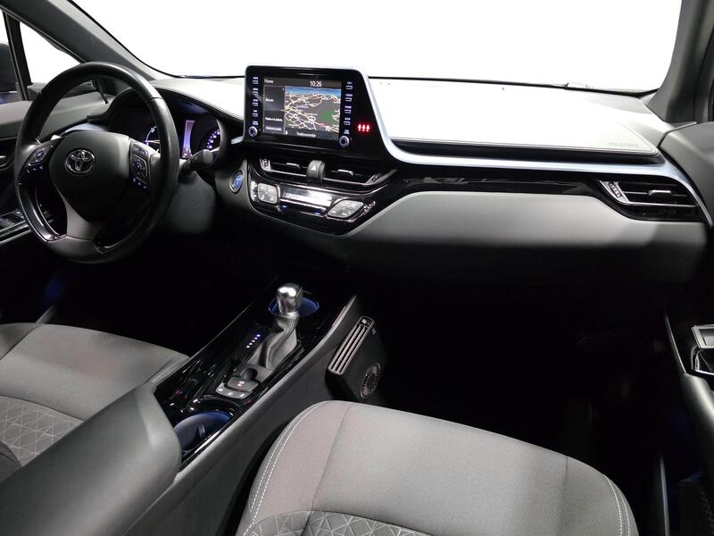 Toyota C-HR vaihtoauto