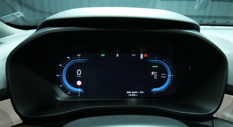 Volvo EX40 vaihtoauto