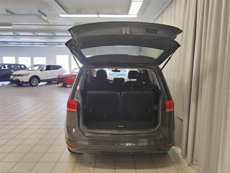 Volkswagen Touran vaihtoauto