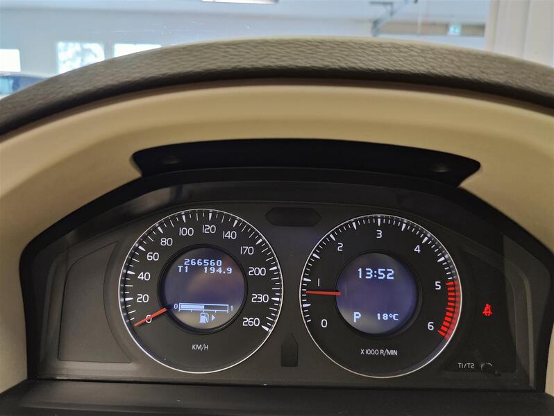 Volvo V70 vaihtoauto