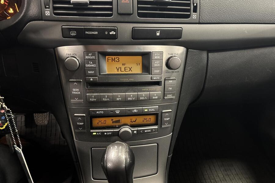 Toyota Avensis vaihtoauto