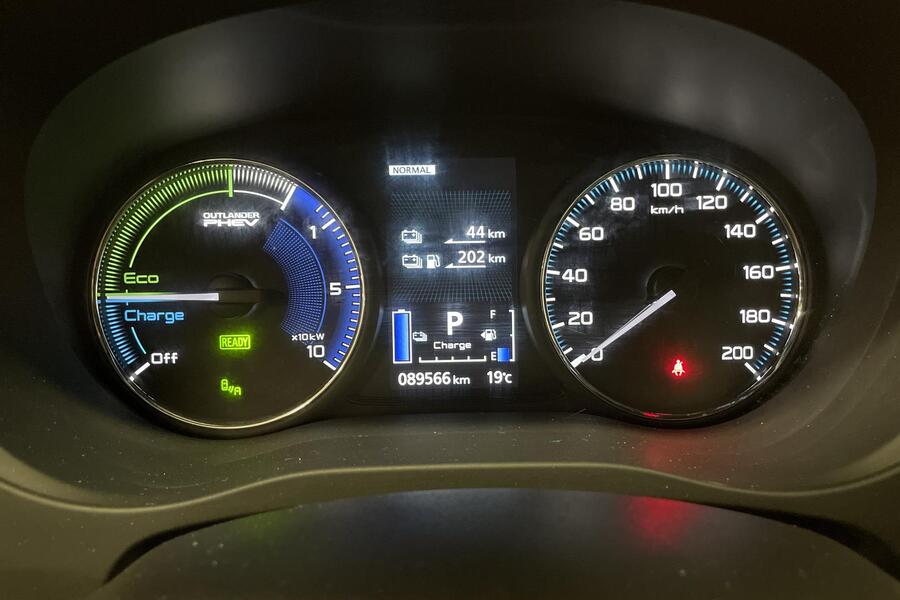 Mitsubishi Outlander PHEV vaihtoauto