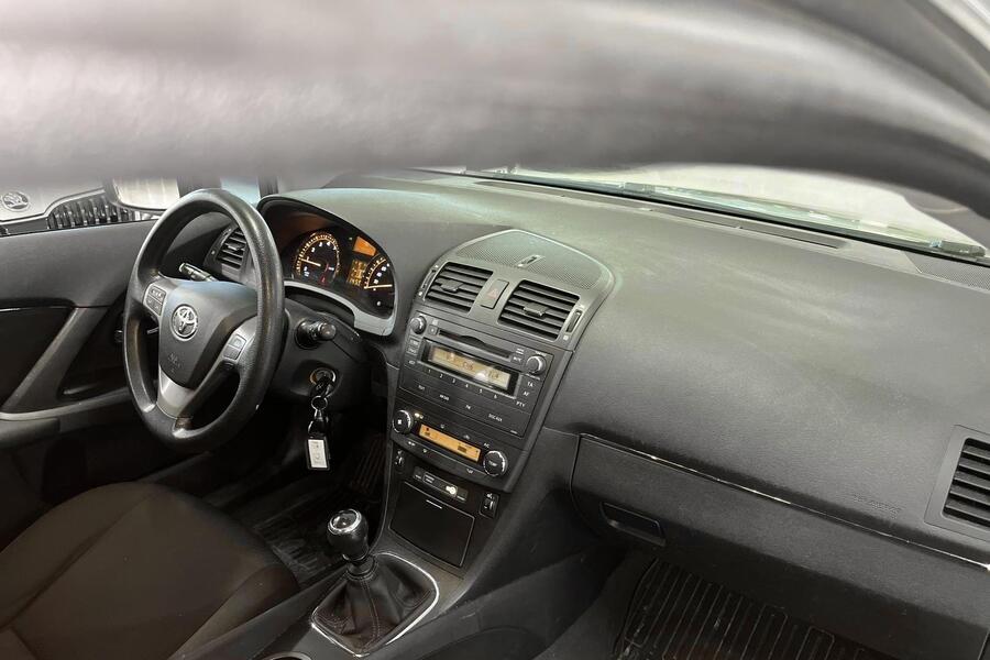 Toyota Avensis vaihtoauto