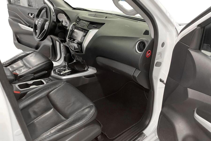 Nissan Navara vaihtoauto