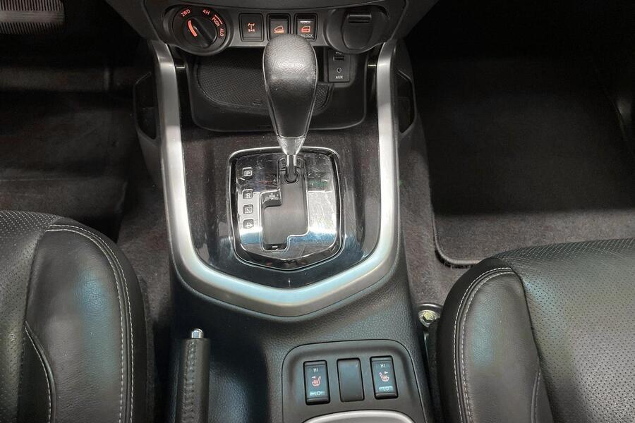 Nissan Navara vaihtoauto