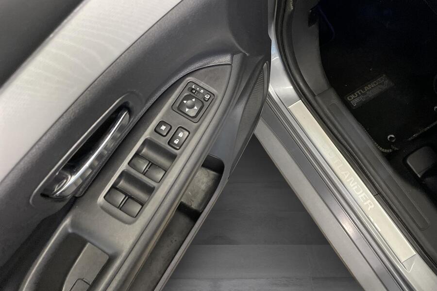 Mitsubishi Outlander PHEV vaihtoauto