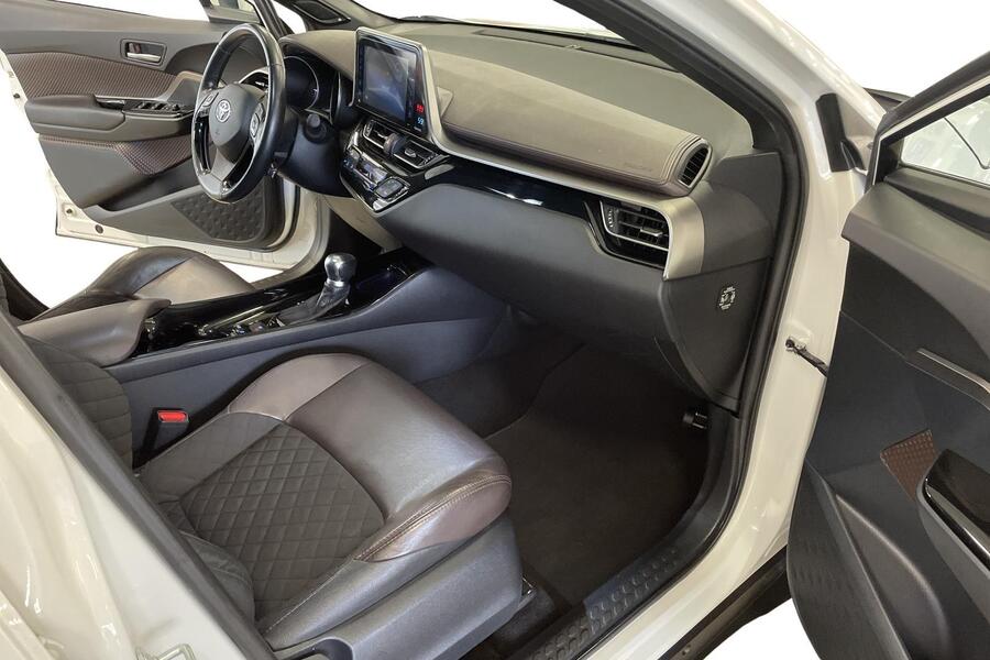 Toyota C-HR vaihtoauto