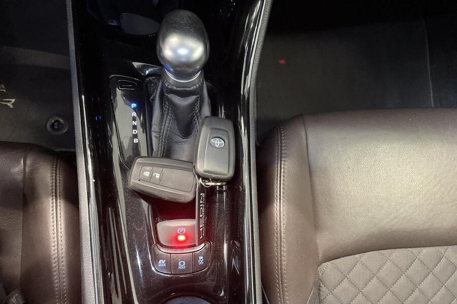 Toyota C-HR vaihtoauto