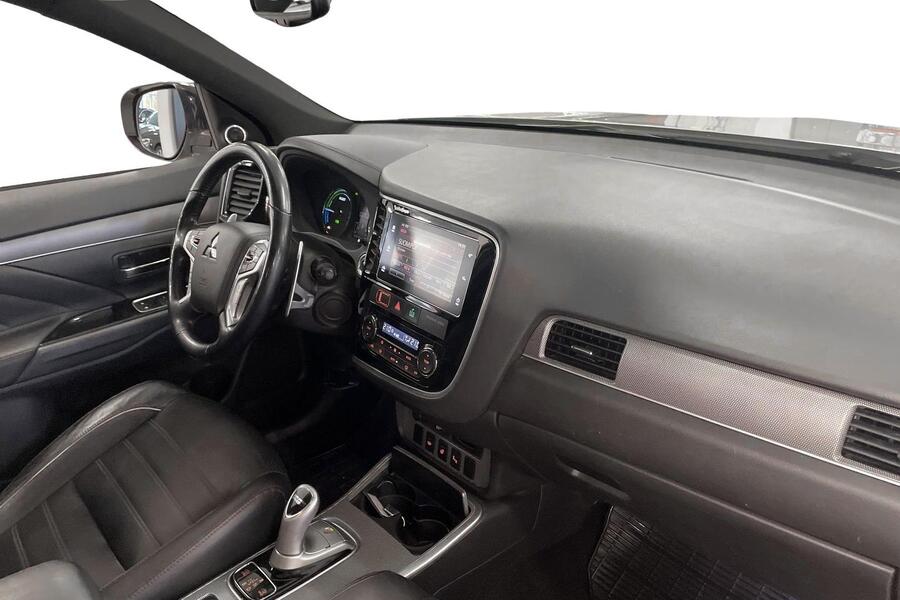 Mitsubishi Outlander PHEV vaihtoauto