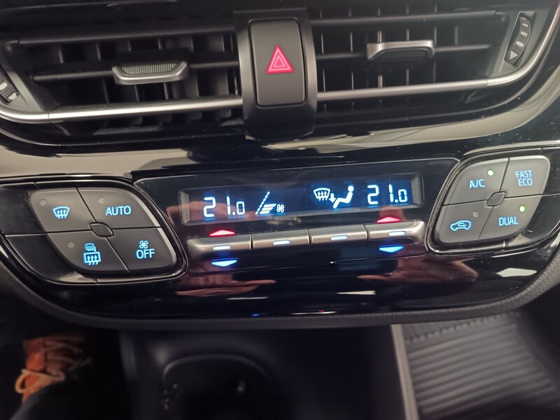 Toyota C-HR vaihtoauto