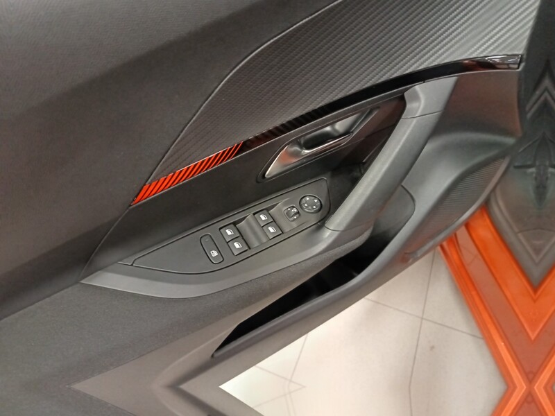 Peugeot e-2008 vaihtoauto