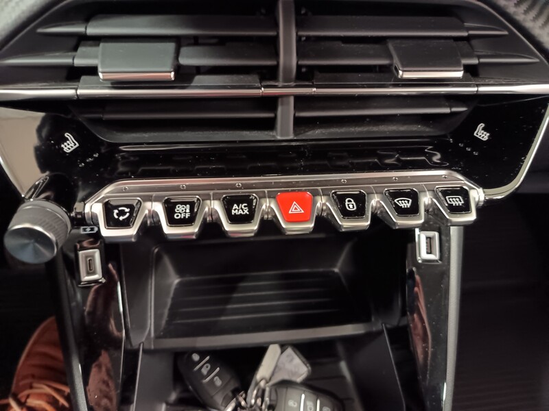 Peugeot e-2008 vaihtoauto