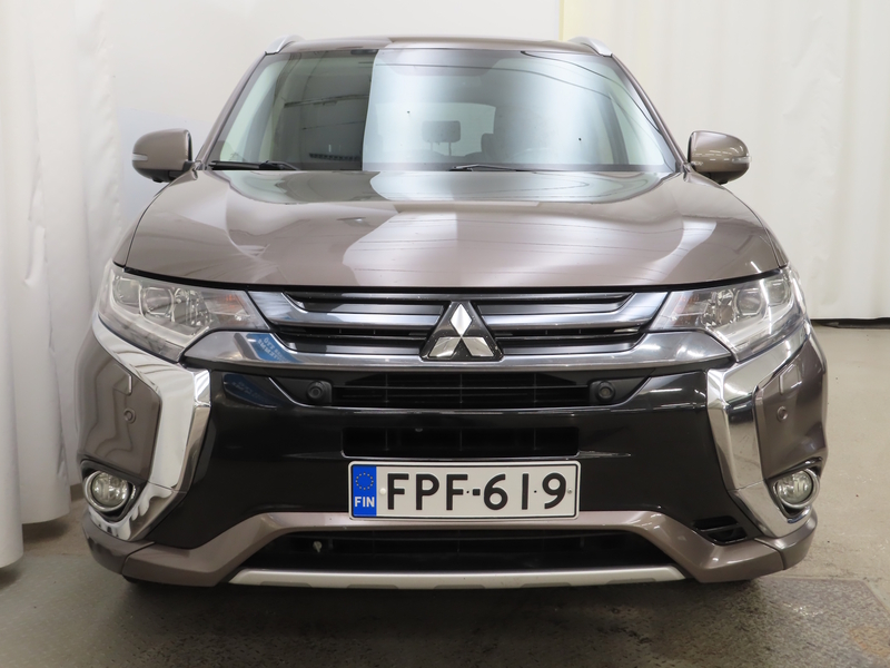 Mitsubishi Outlander PHEV vaihtoauto