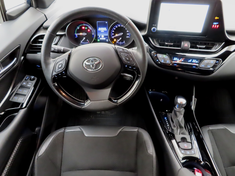 Toyota C-HR vaihtoauto