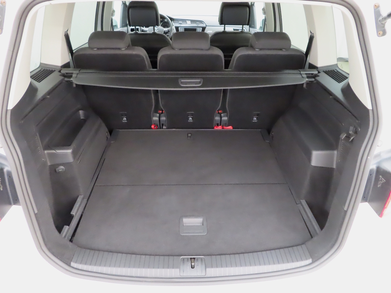 Volkswagen Touran vaihtoauto