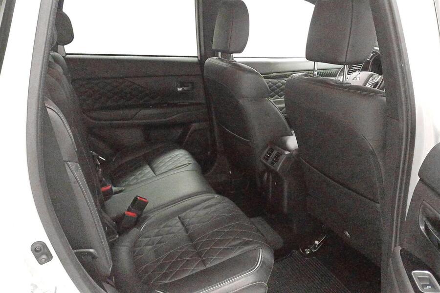 Mitsubishi Outlander PHEV vaihtoauto