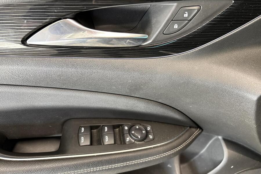 Opel Insignia vaihtoauto