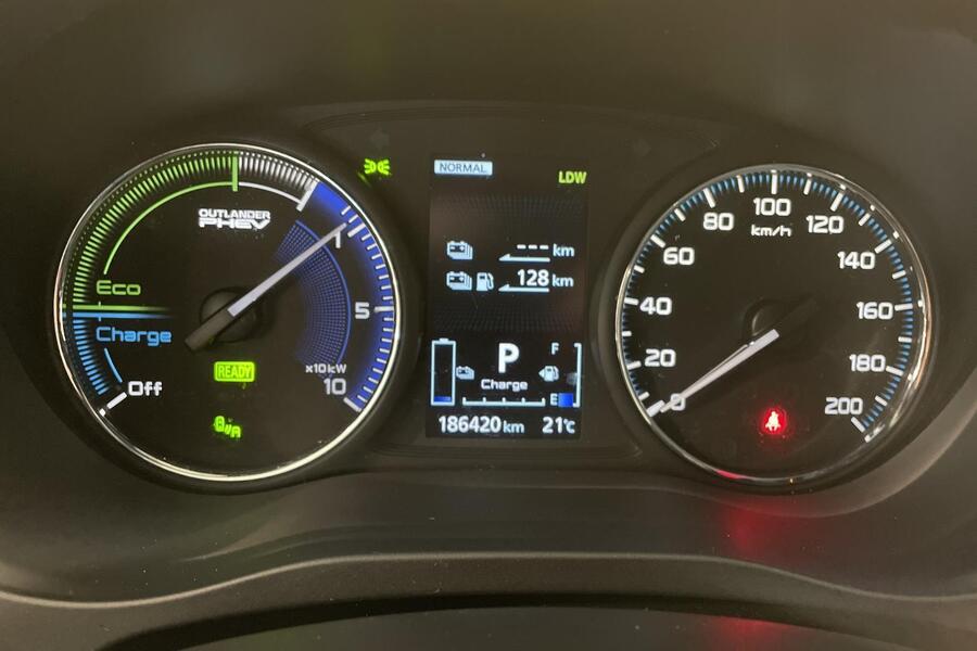 Mitsubishi Outlander PHEV vaihtoauto