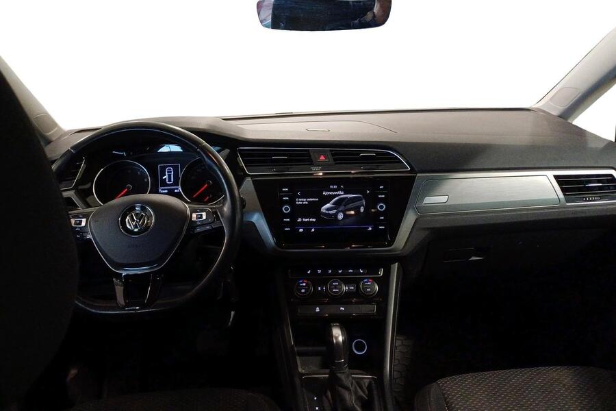 Volkswagen Touran vaihtoauto