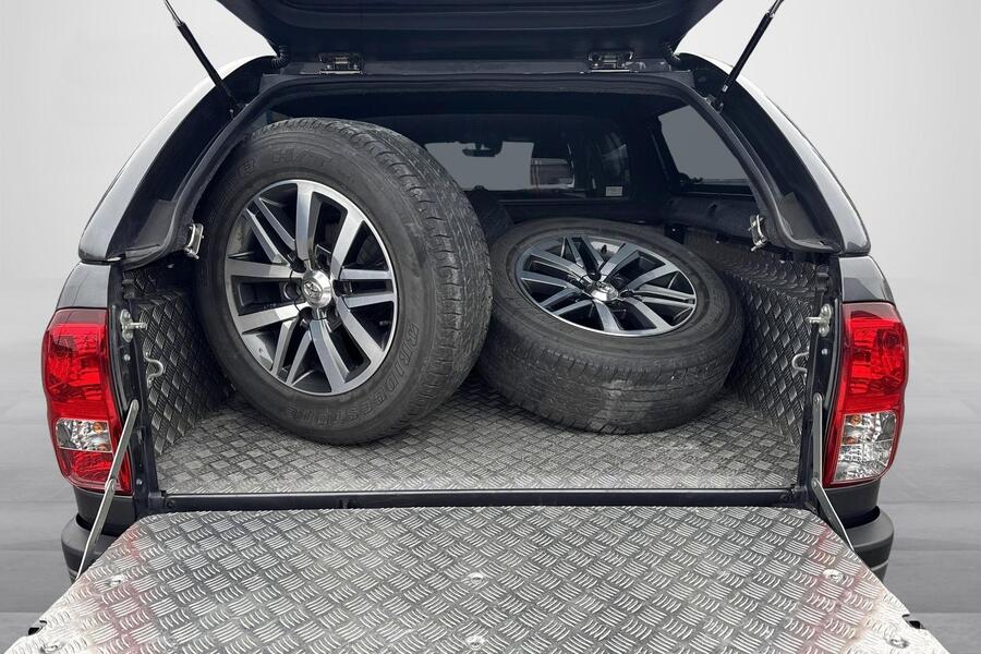 Toyota Hilux vaihtoauto