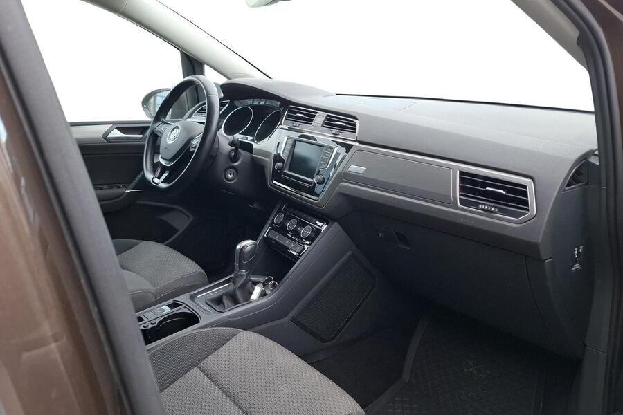 Volkswagen Touran vaihtoauto