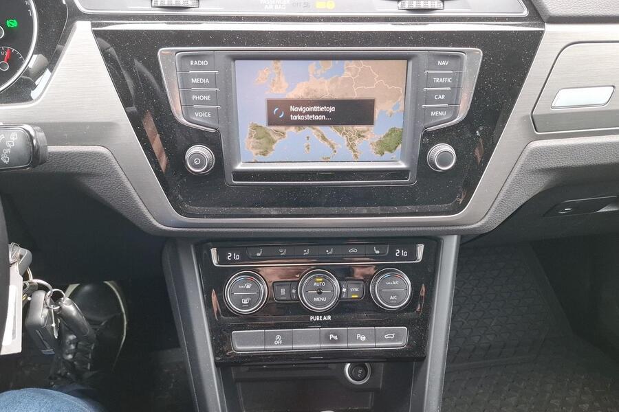 Volkswagen Touran vaihtoauto