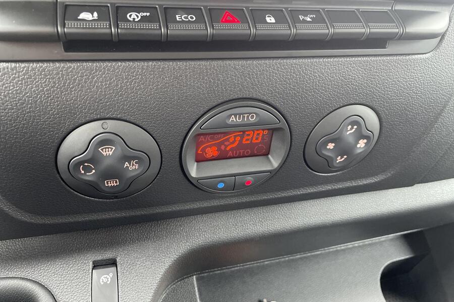 Nissan NV400 vaihtoauto
