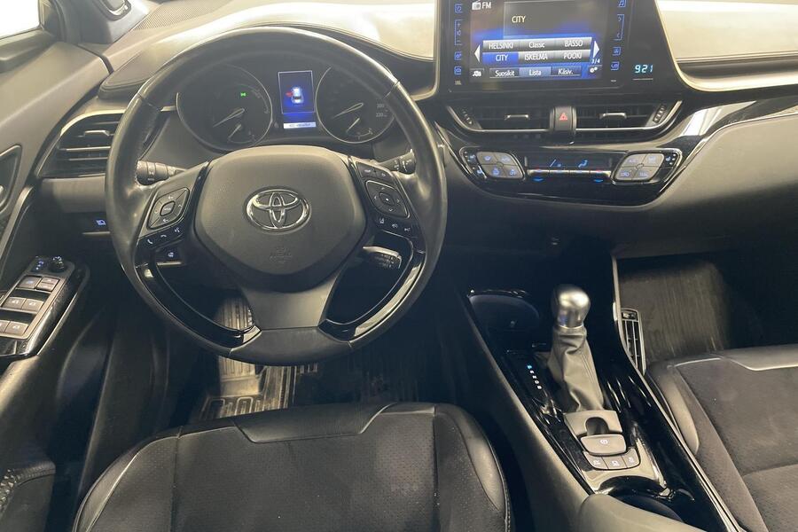 Toyota C-HR vaihtoauto