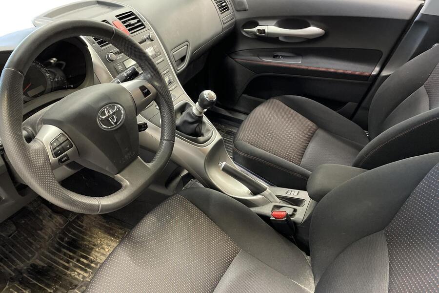 Toyota Auris vaihtoauto