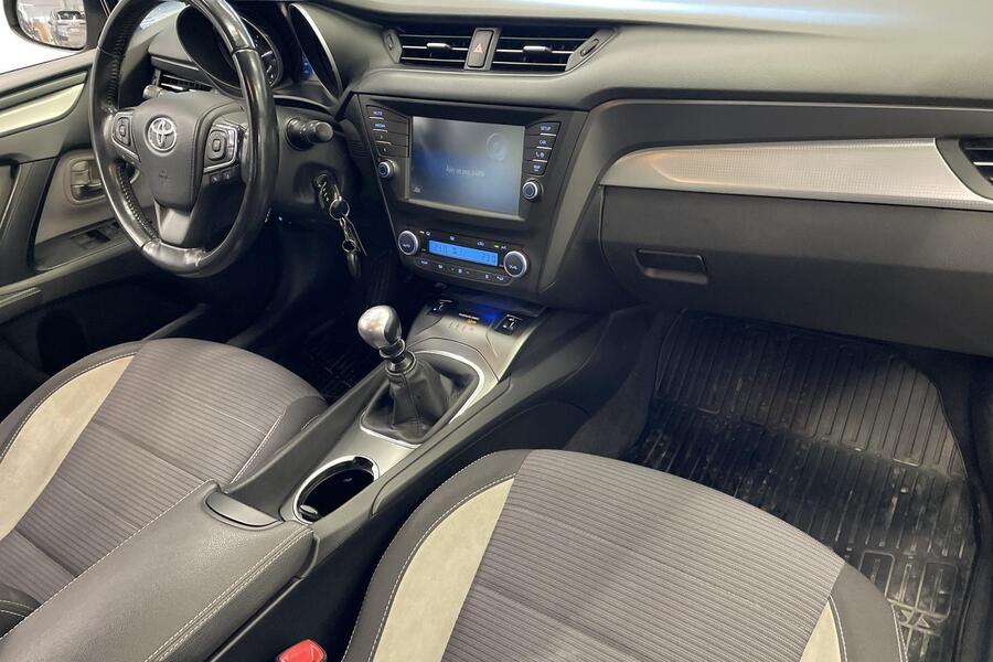 Toyota Avensis vaihtoauto