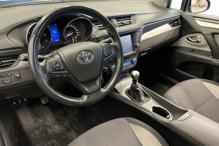 Toyota Avensis vaihtoauto