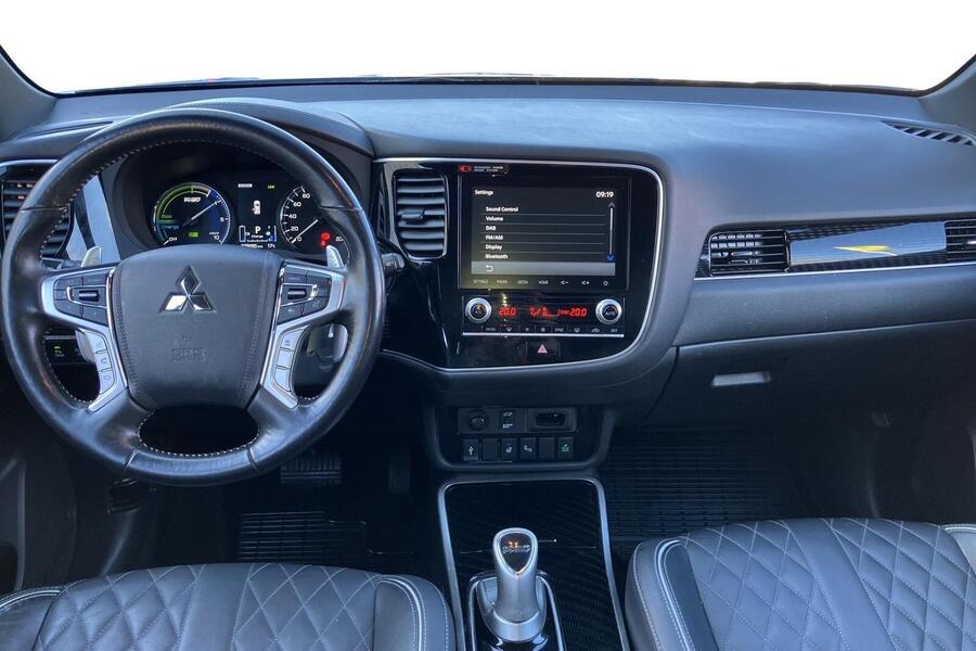 Mitsubishi Outlander PHEV vaihtoauto
