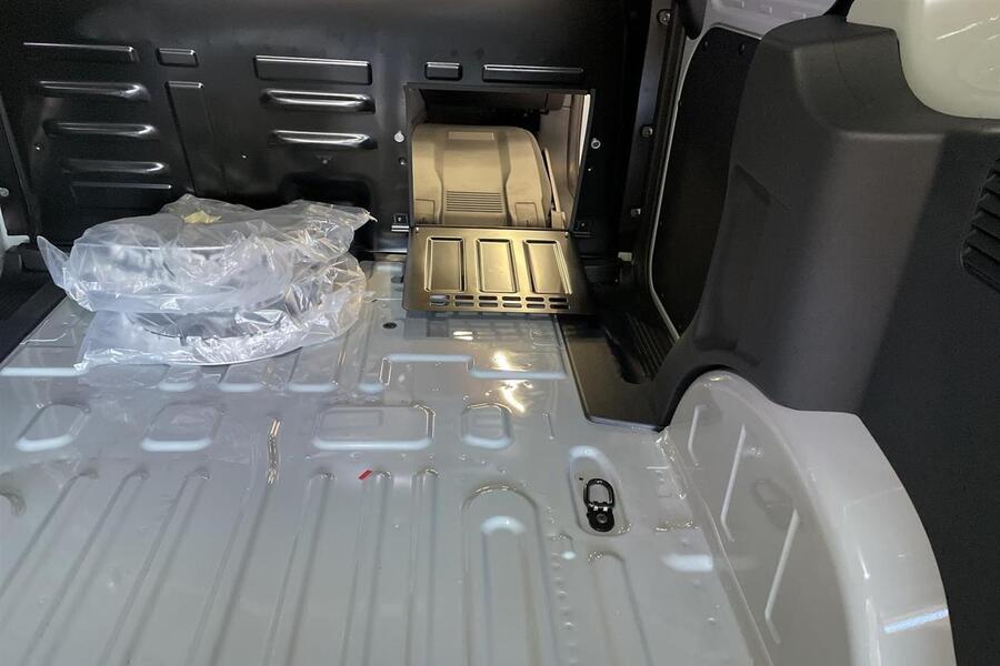 Ford Transit Courier vaihtoauto