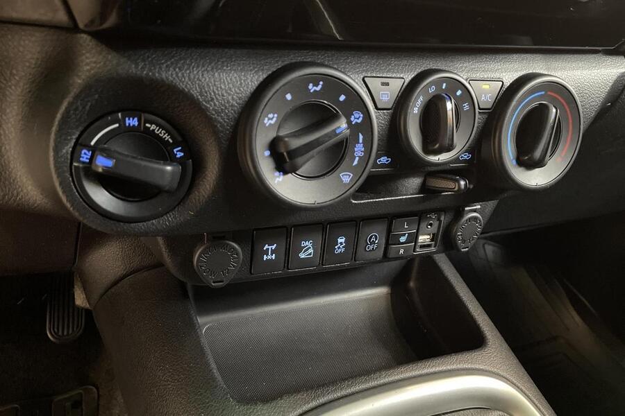 Toyota Hilux vaihtoauto