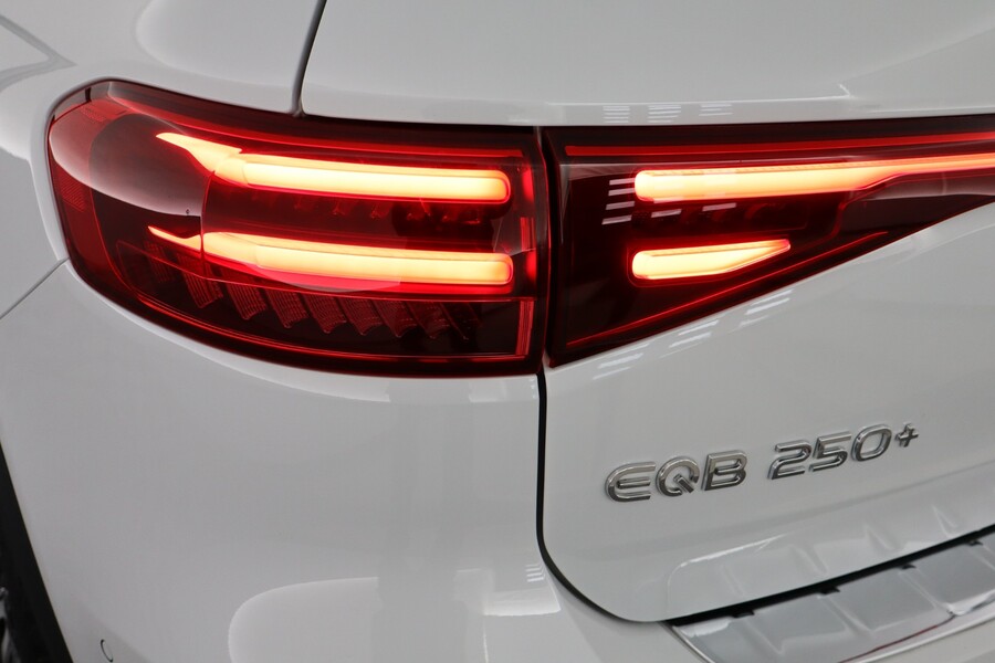 Mercedes-Benz EQB vaihtoauto