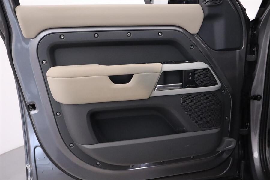 Land Rover Defender vaihtoauto