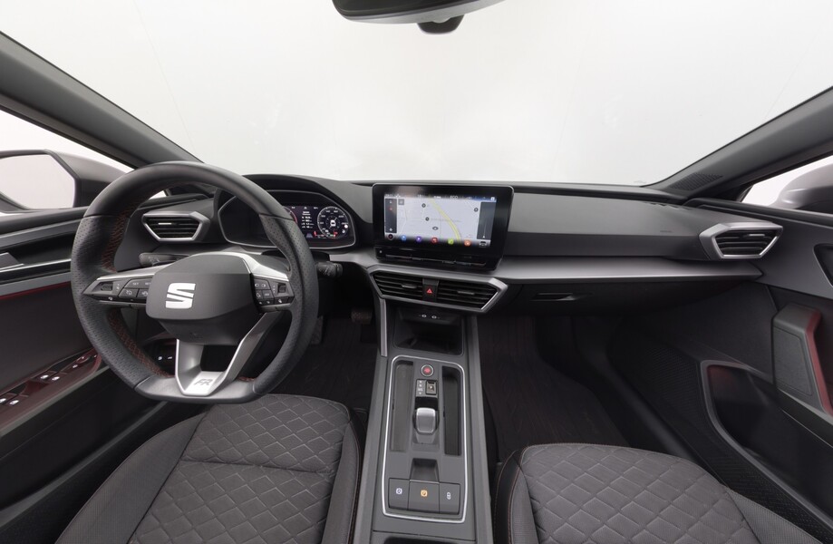 SEAT Leon Sportstourer vaihtoauto