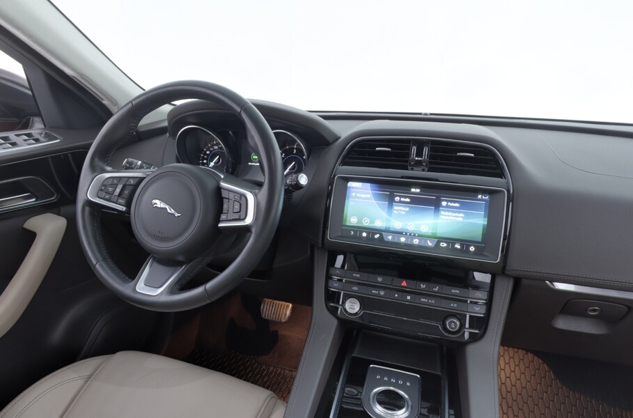 Jaguar F-PACE vaihtoauto