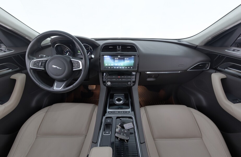 Jaguar F-PACE vaihtoauto