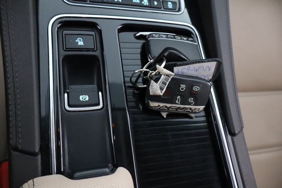 Jaguar F-PACE vaihtoauto