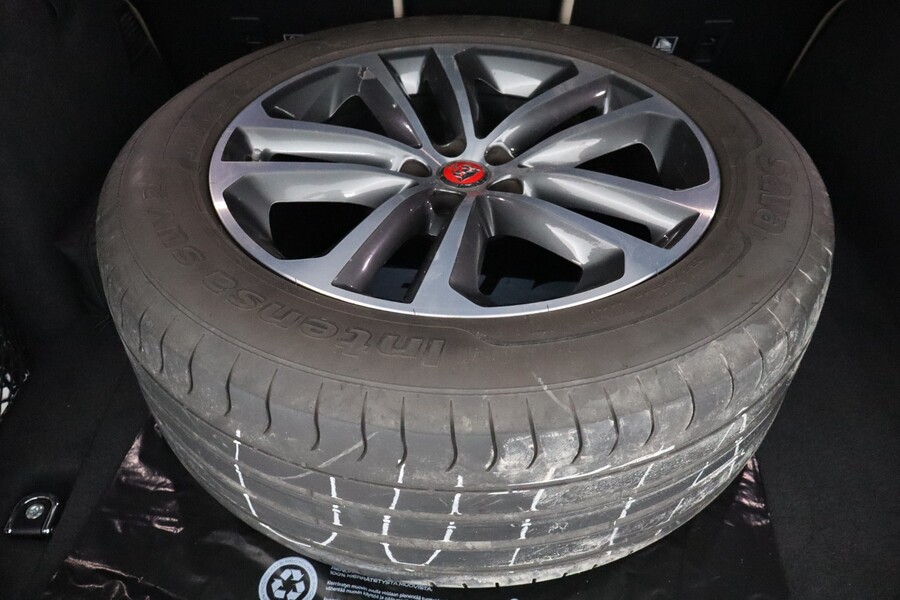 Jaguar F-PACE vaihtoauto