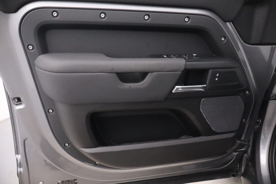 Land Rover Defender vaihtoauto