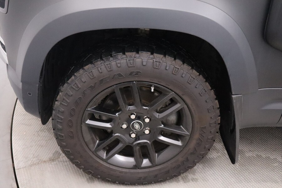 Land Rover Defender vaihtoauto