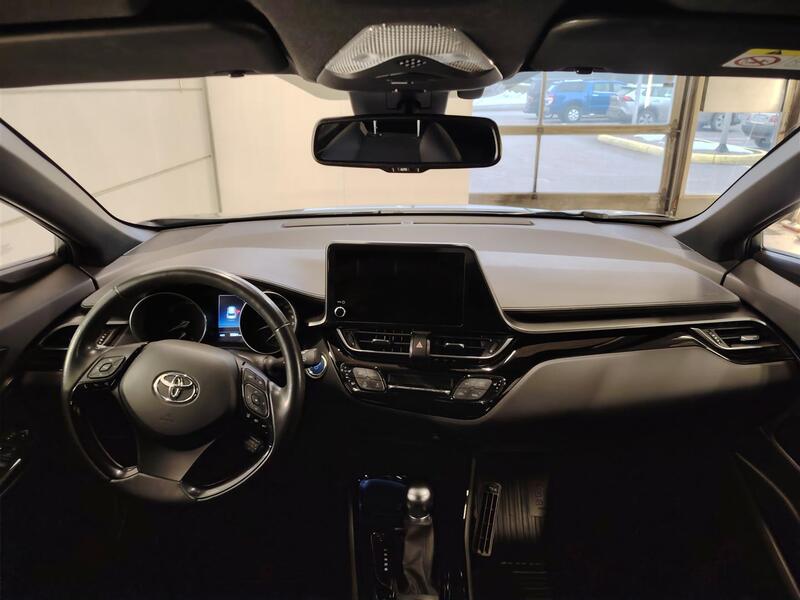 Toyota C-HR vaihtoauto