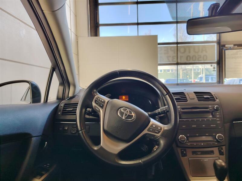 Toyota Avensis vaihtoauto